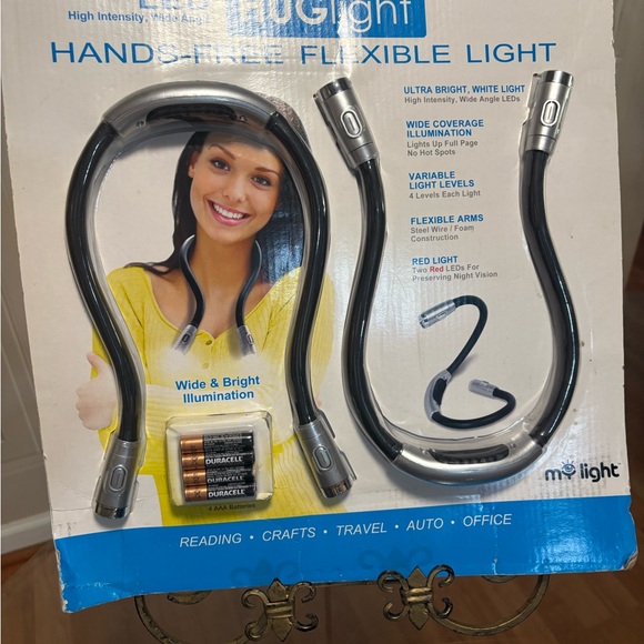 Hug Light Hands-Free Flexible LED High Intensity Wide Angle Light Two Pack - Picture 3 of 4